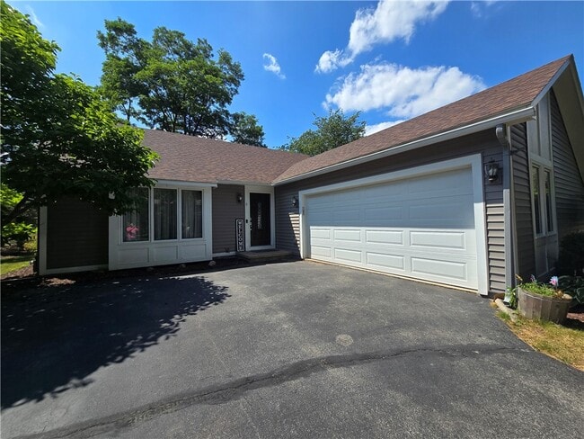 Primary Photo - 9 Hepatica Ln