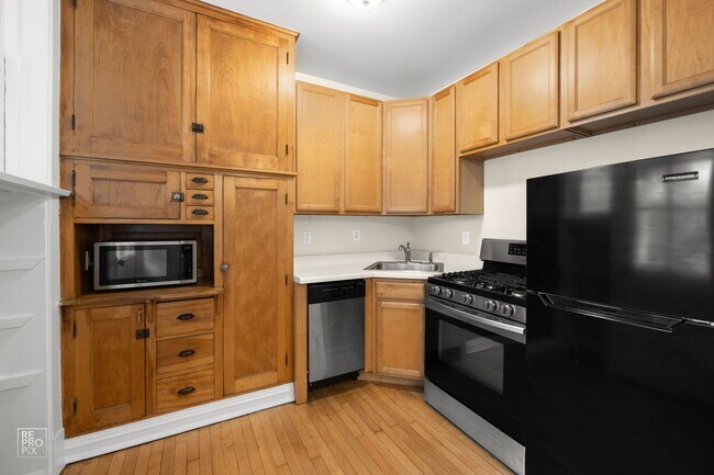 Building Photo - 1146 Ontario St