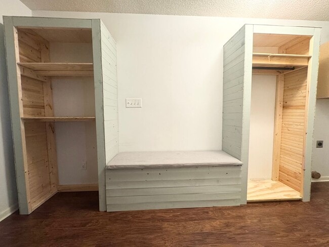 Building Photo - 200 Dramtree Dr