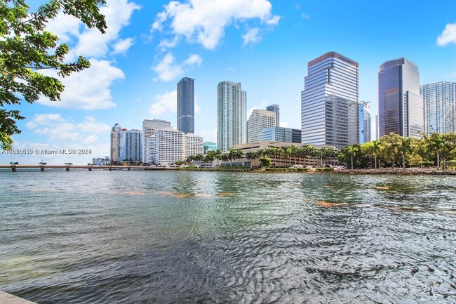 Building Photo - 801 Brickell Key Blvd