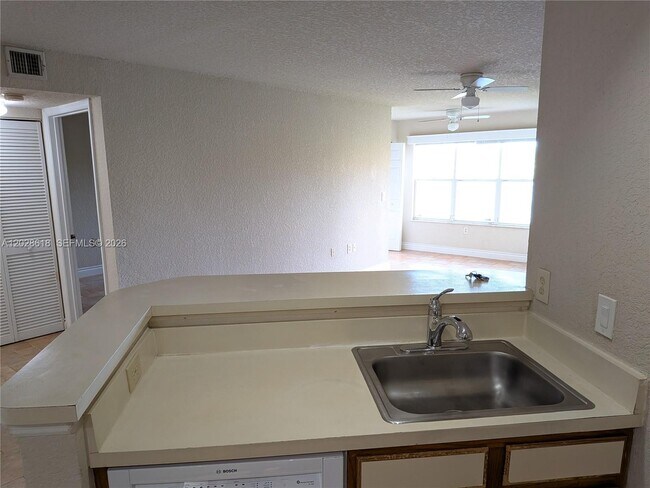 Building Photo - 731 Vista Isles Dr