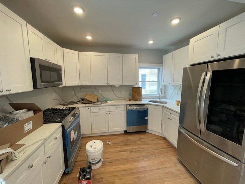 Building Photo - 158 Morrison Ave