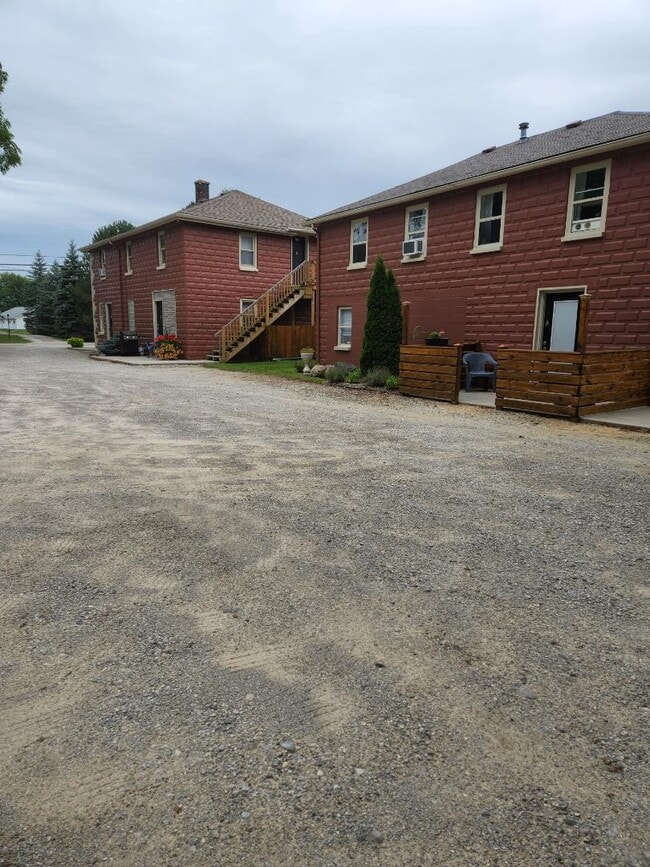 Building Photo - 2840 Goodells Rd
