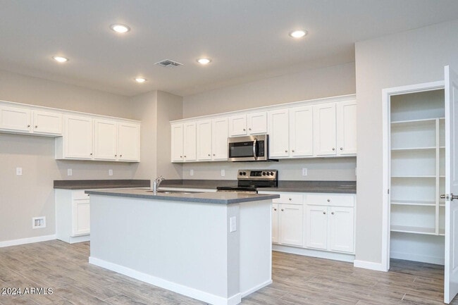 Building Photo - 16013 N 65th Ave