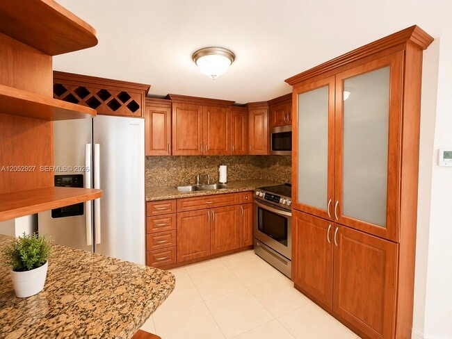 Building Photo - 825 Brickell Bay Dr