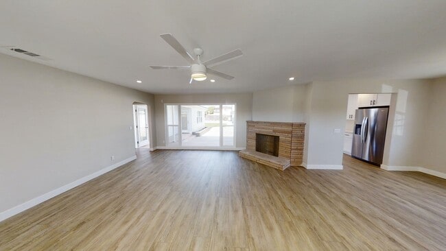 Building Photo - Big Bedrooms,  Great Yard!