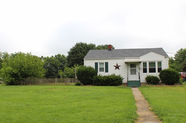 Primary Photo - 7671 S Main St