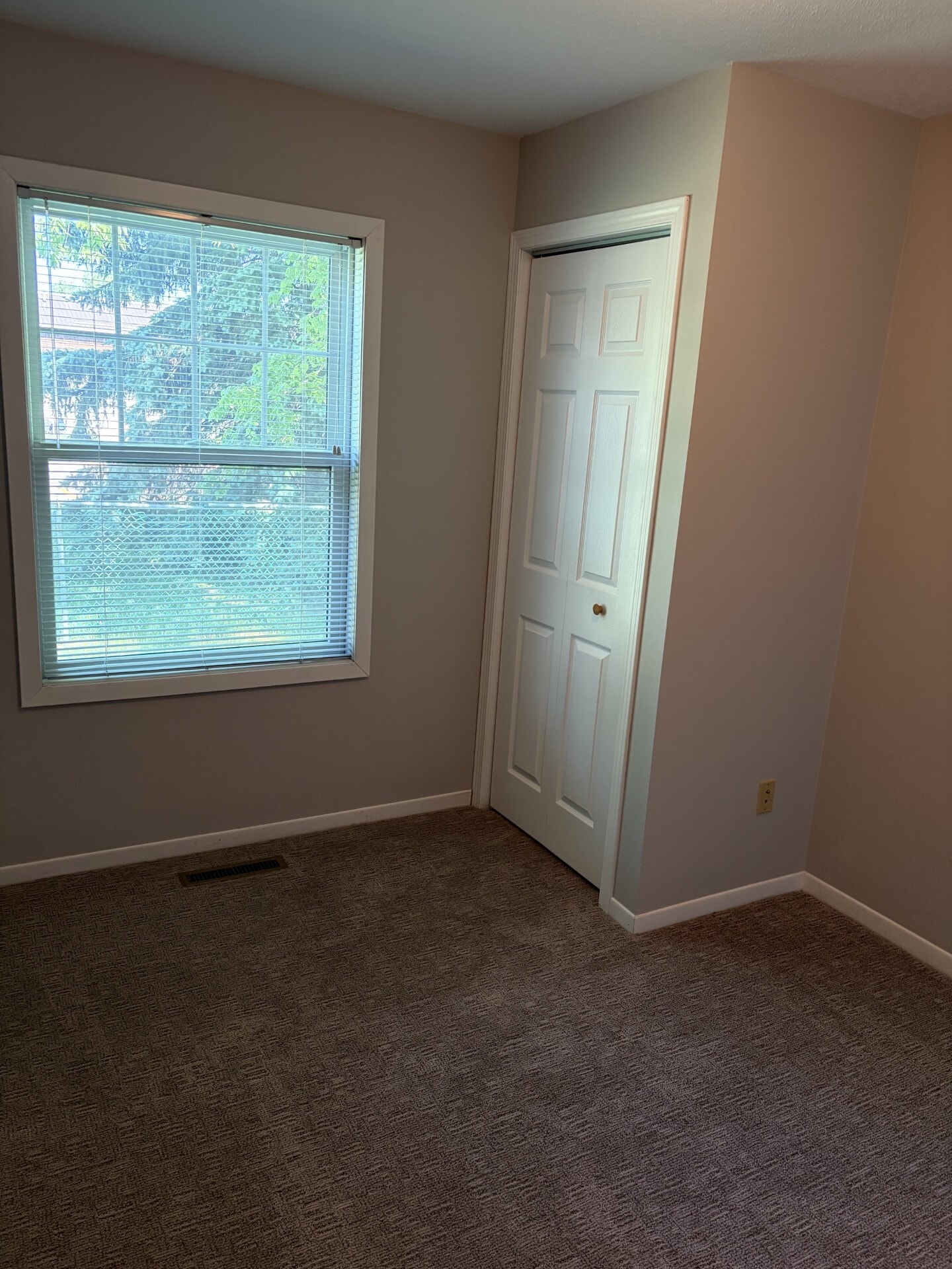 Building Photo - 513 Elm Ave