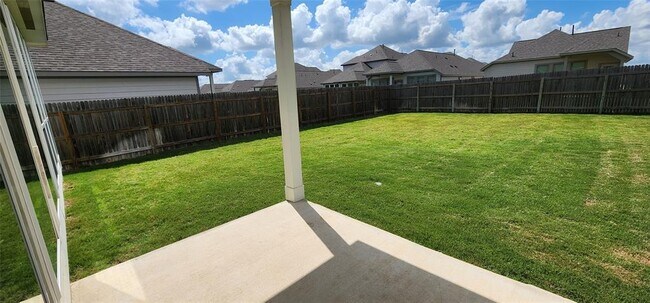 Building Photo - 348 Banyon Dr