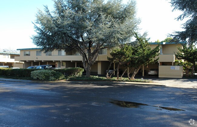 Building Photo - Moffett Manor