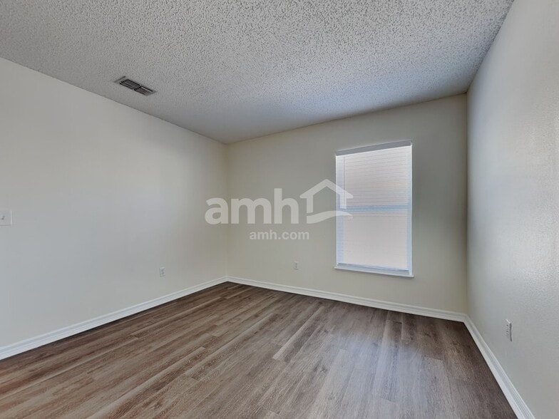 Building Photo - 25209 Hyde Park Blvd