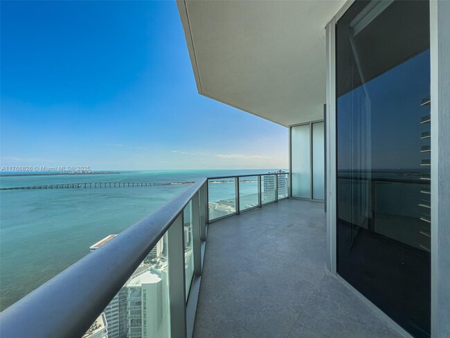 Building Photo - 1300 Brickell Bay Dr