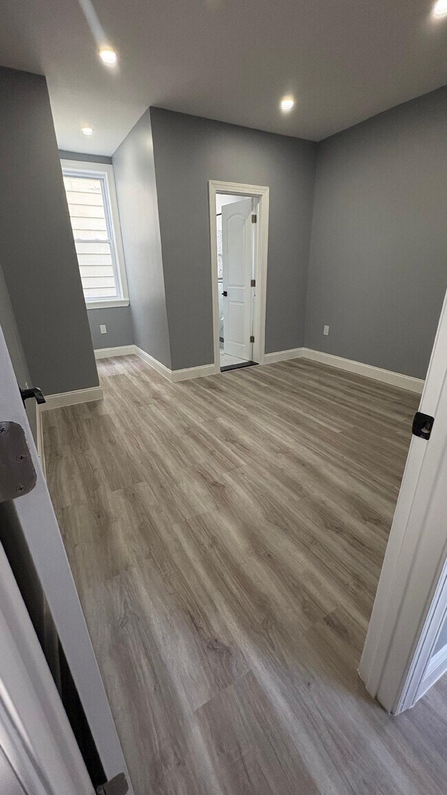 Building Photo - 128 W 30th St