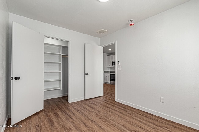 Building Photo - 1932 E Carver Dr