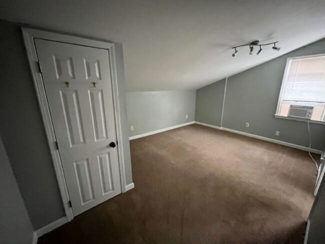 Building Photo - 883 Monroe Dr NE