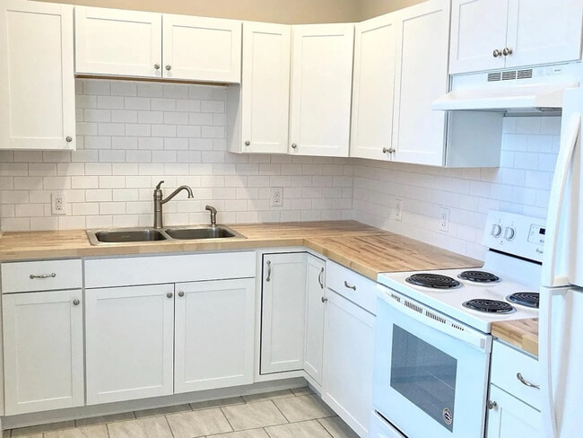 Building Photo - 77 E Broad St