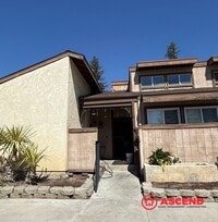 Building Photo - Charming 2 Bed, 1 Bath Home in Desirable Location