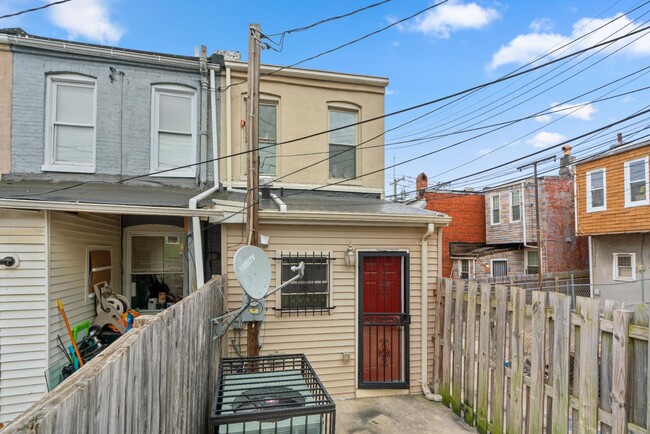 Building Photo - 200 N Glover St