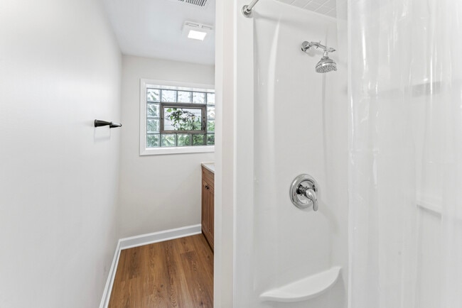 Building Photo - 427 Gilbert Dr