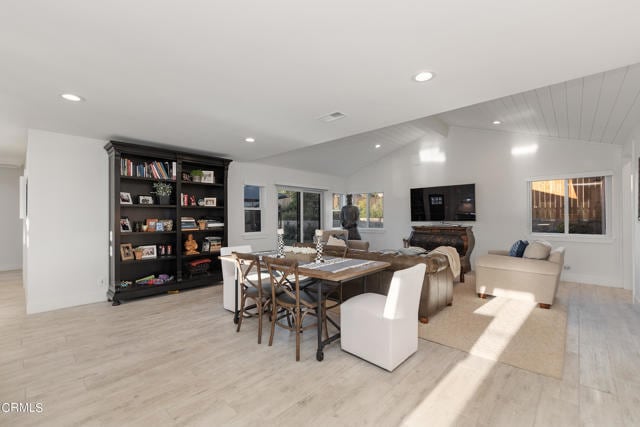 Building Photo - 851 Calle Tulipan