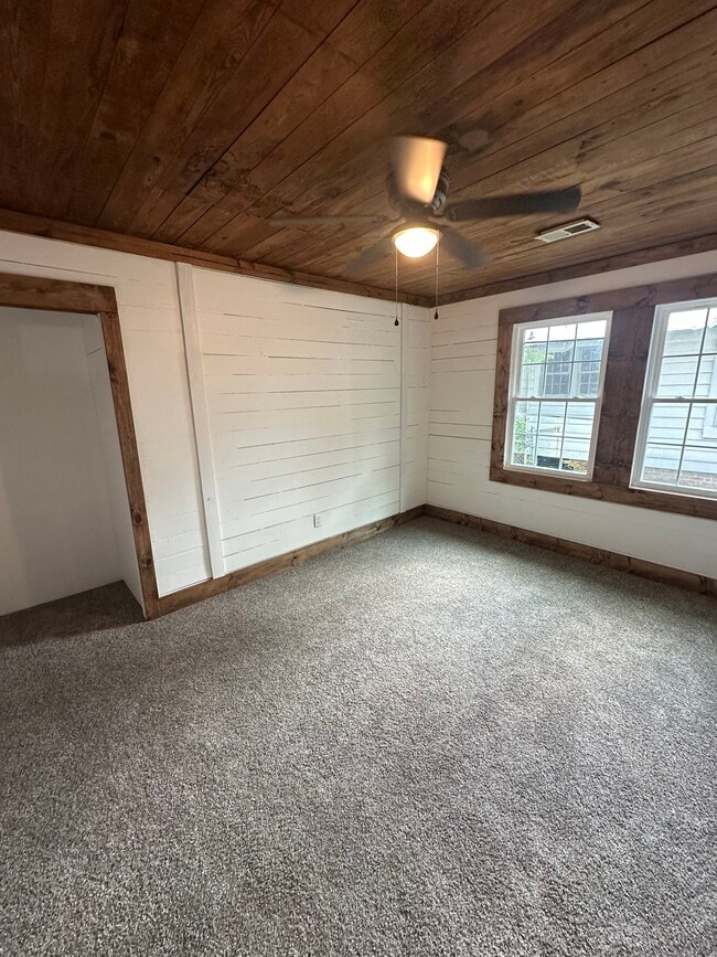 Building Photo - 3106 W Meighan Blvd