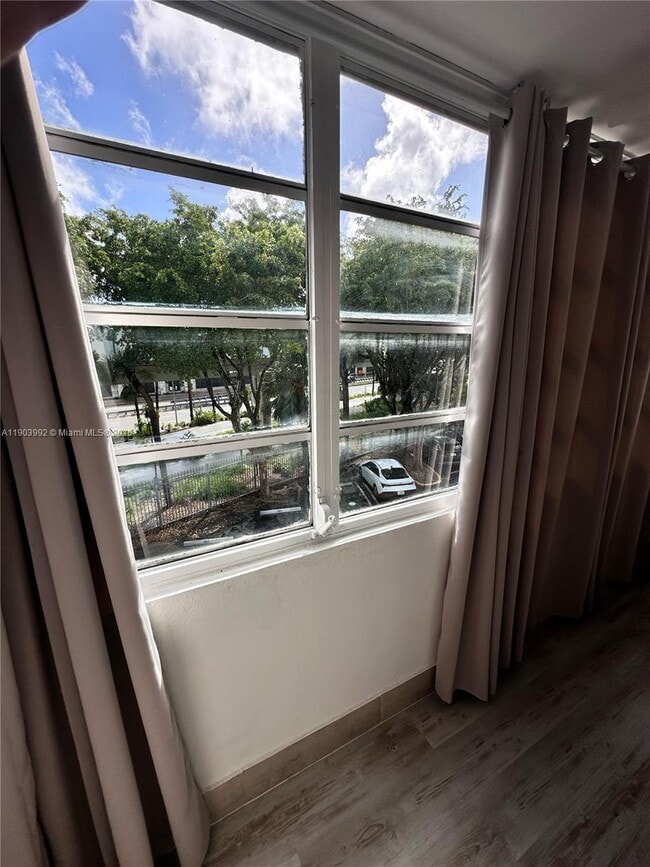 Building Photo - 2498 SW 17th Ave