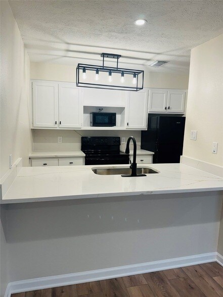 Building Photo - 3900 Aspen Dr