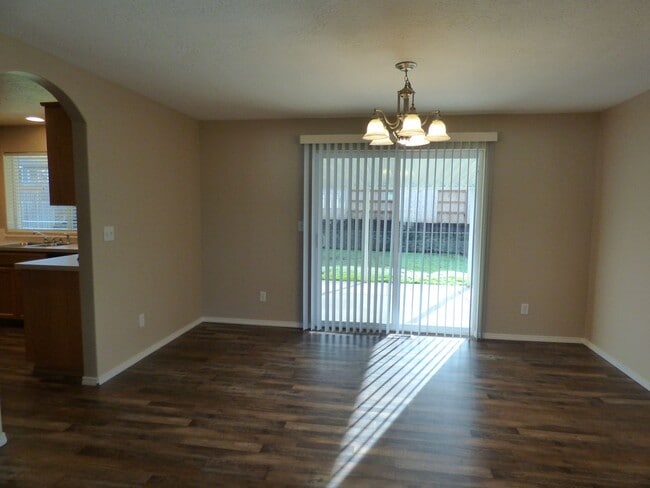 Building Photo - 3 bed 2.5 bath House in Stayton!! Close to...