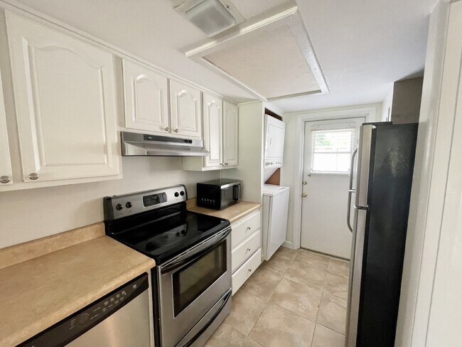 Building Photo - Island Living at 19 Hilton Head Cabana!