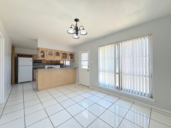 Building Photo - Northeast El Paso 3 Bed Refrig A/C!