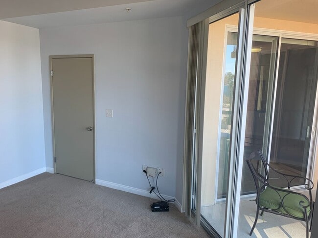 Building Photo - Beautiful 2 Bed + 2 Bath Long Beach Condo ...