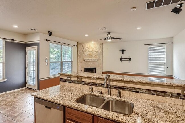 Building Photo - 8803 Redwood Bend