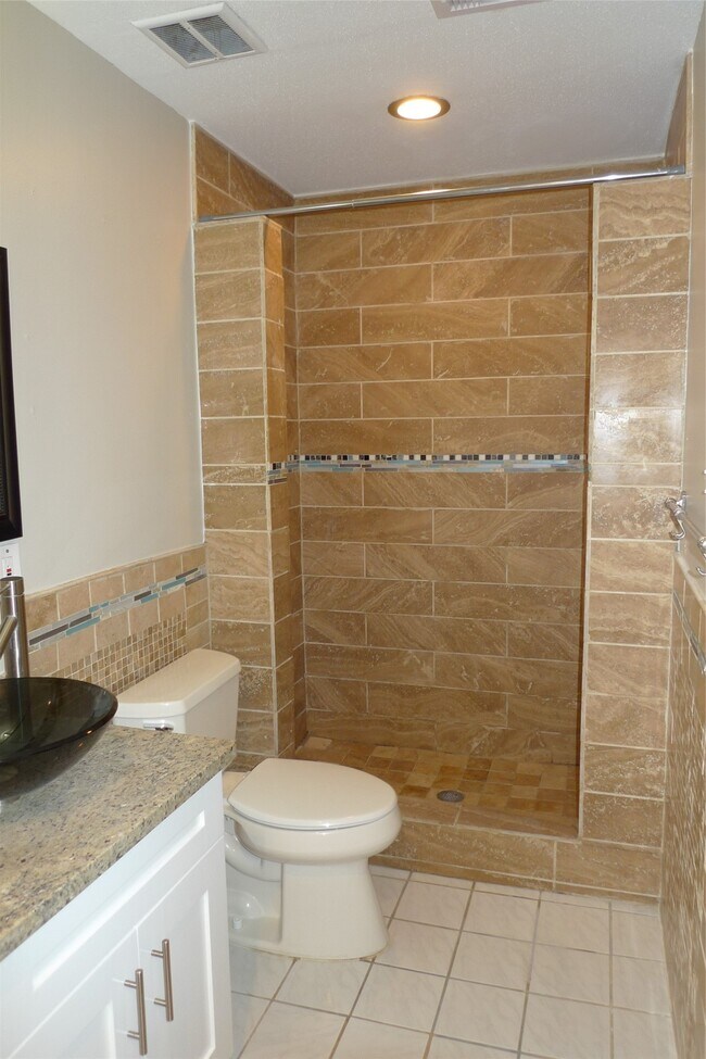 Building Photo - 15406 Ensenada Dr