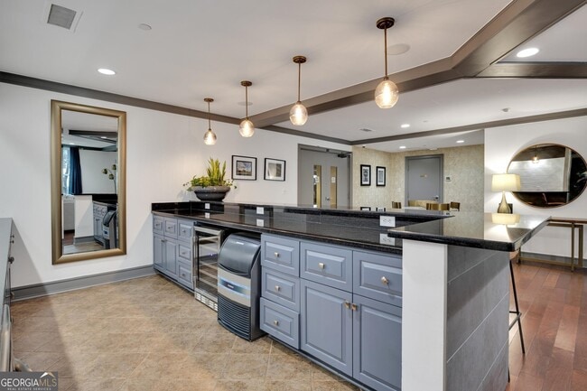 Building Photo - 1101 Juniper St NE