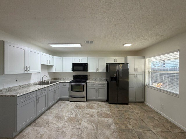 Building Photo - 1115 19th Ave N