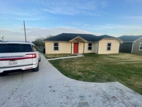 Building Photo - 133 Quail Meadows Dr