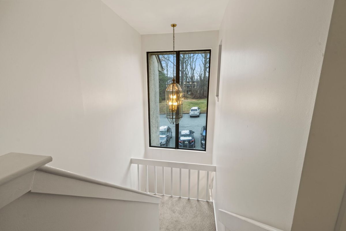 Building Photo - 431 Lynetree Dr