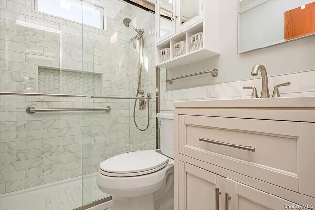 Building Photo - 10 Leanore Dr