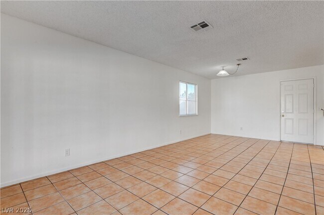 Building Photo - 707 Honeybee Ct