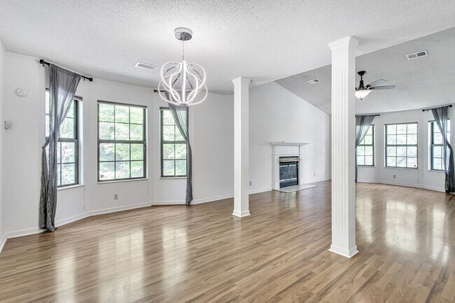 Building Photo - 816 Beazer Ln