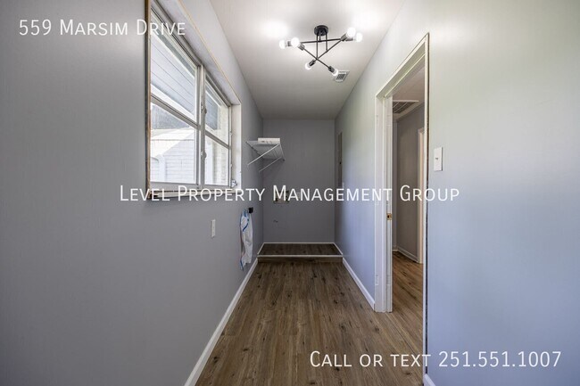 Building Photo - 559 Marsim Dr