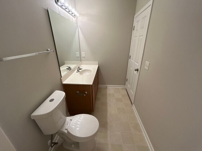 Building Photo - 4 Bedroom | 3.5 Bedroom Raleigh Townhome