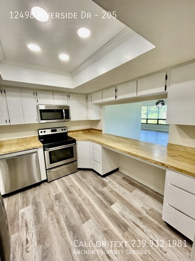 Building Photo - 12498 Riverside Dr