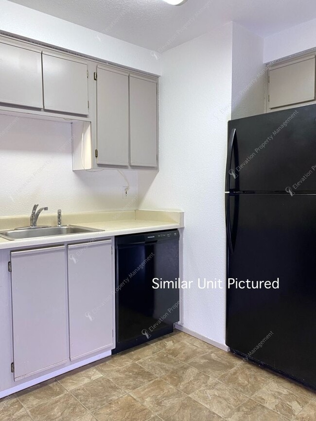 Building Photo - 2769 NE Mesa Ct