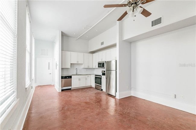 Building Photo - 1090 10th St N