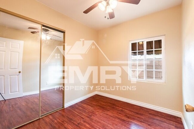 Building Photo - 2 Bed 1 Bath Unit for Rent in East Los Angeles Parking Available