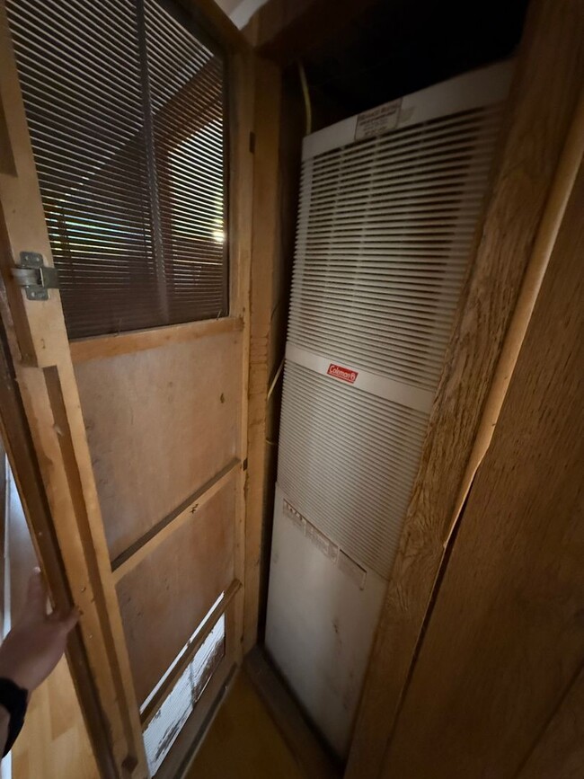 Building Photo - 2 Bedroom 1.5 Semi-Rural Mobile Home with Workshop on Large Lot