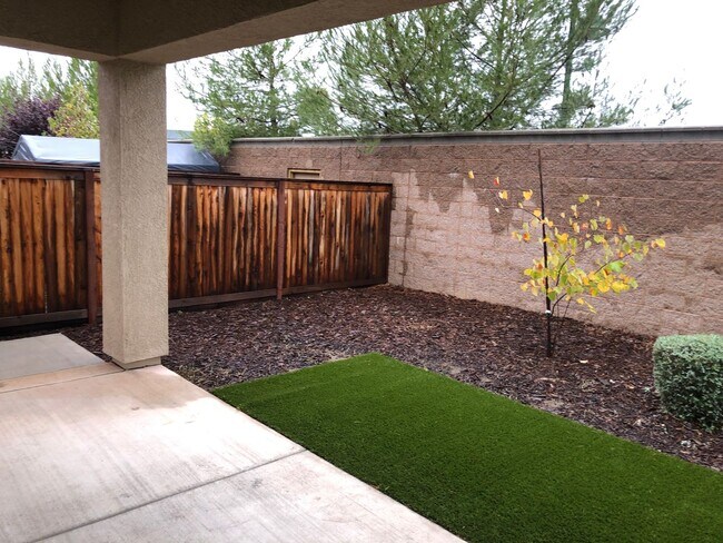 Building Photo - Stunning Like-New Rocklin One Story Home