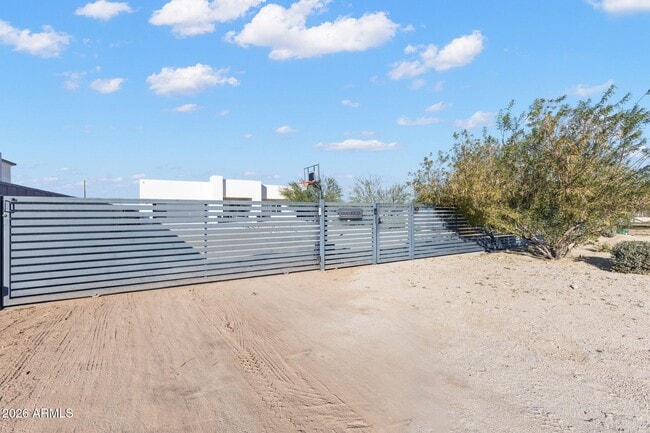 Building Photo - 2252 E South Mountain Ave