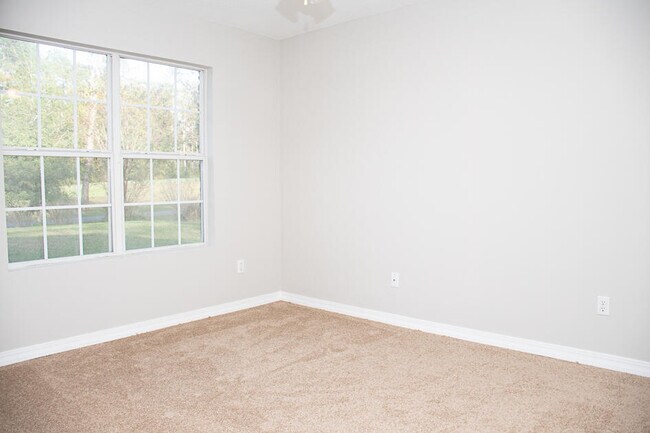 Building Photo - 112 Golf Course Dr